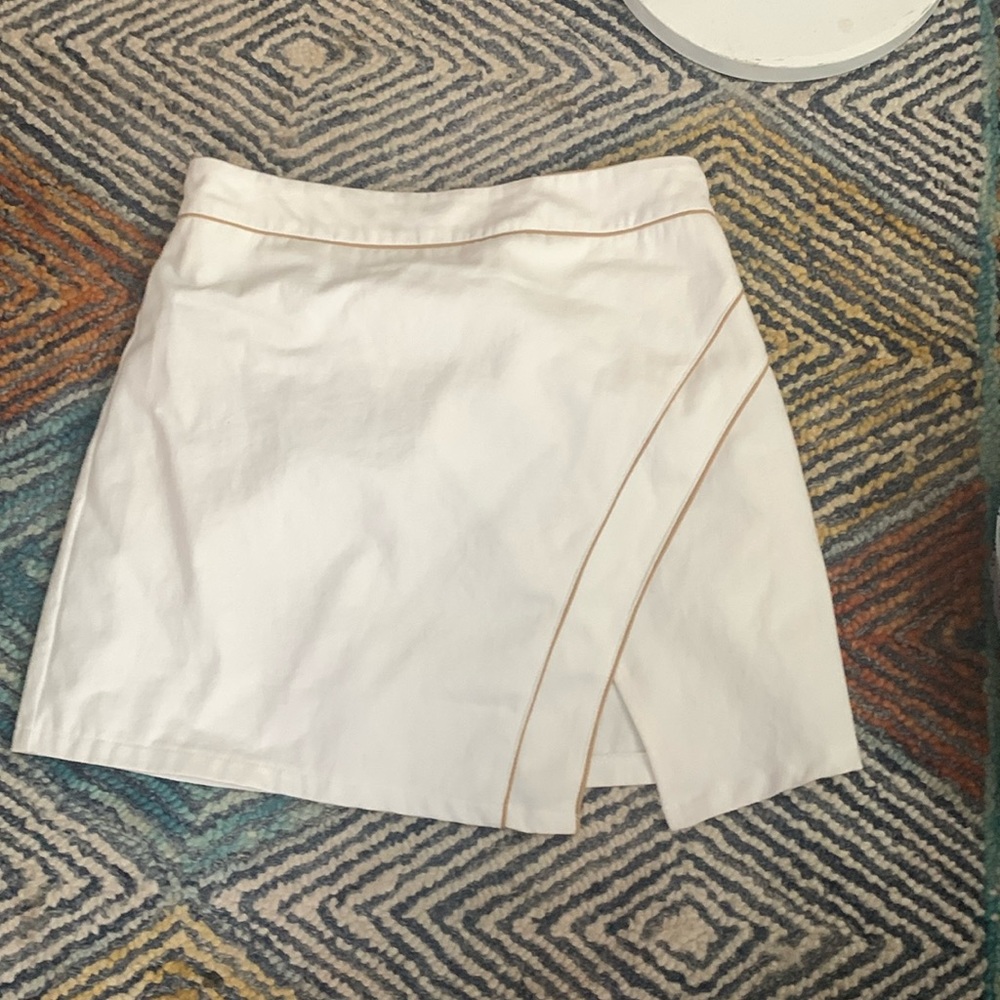 Le Lis Amelia contrast piping mini skirt. NWT‎ . Retail 68